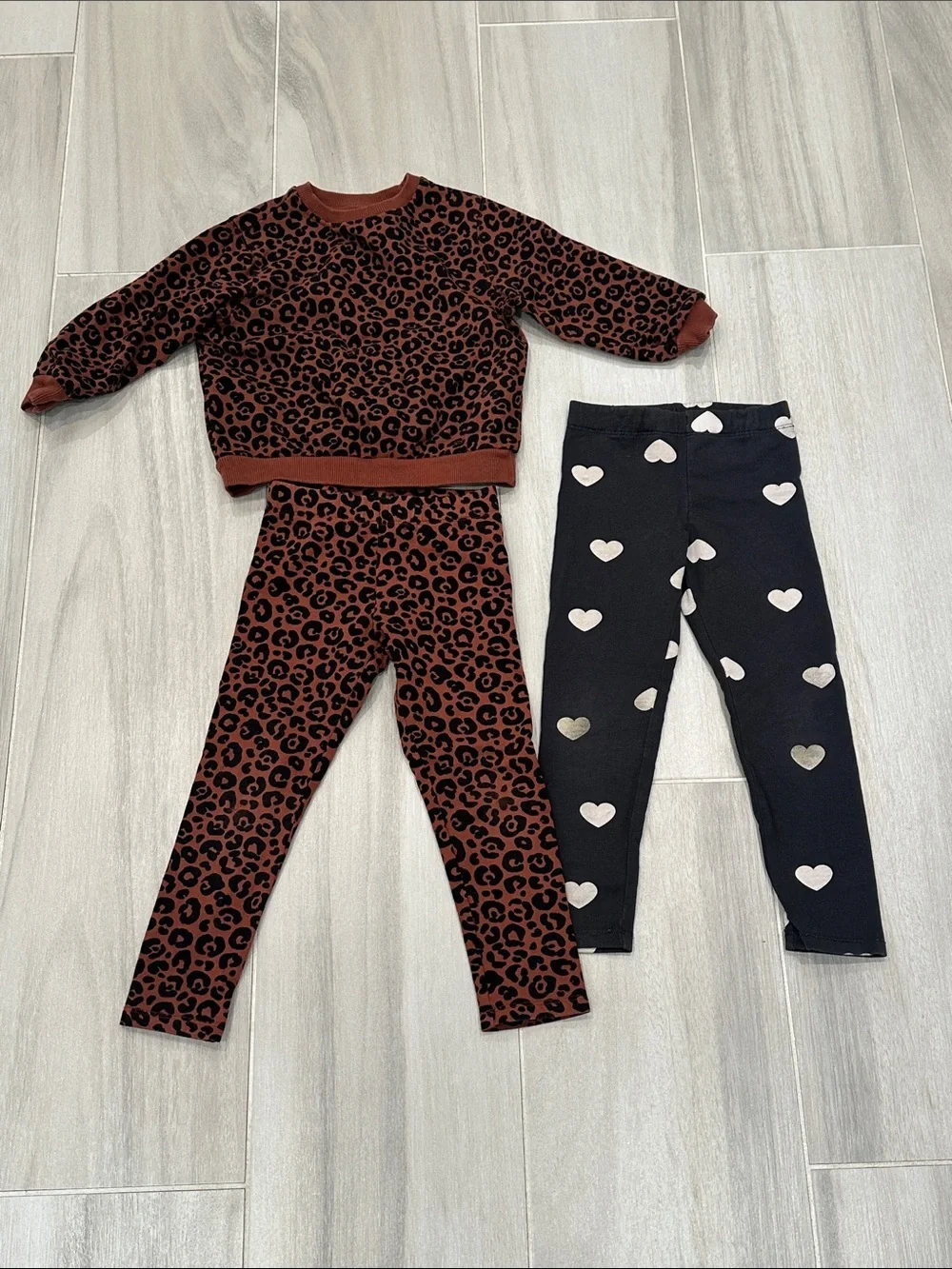 H&M 4T Leopard Print Leggings and Sweatshirt Matc Set with Gray Heart Leggings